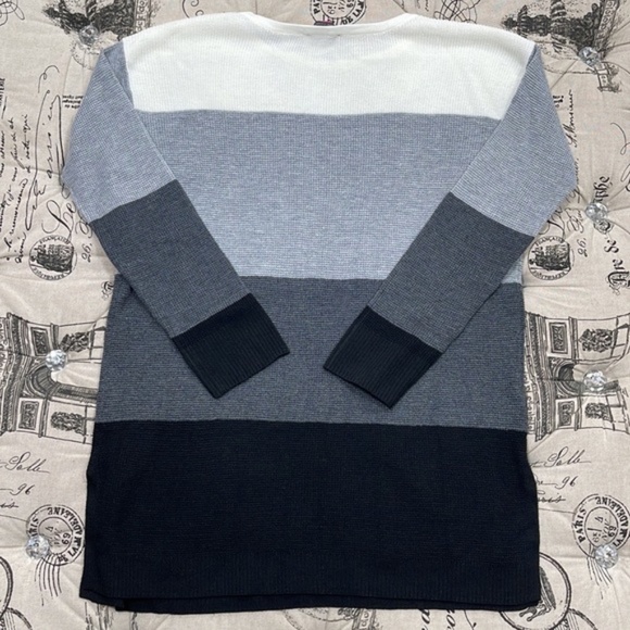 Vince Camuto Colorblock Pocket Sweater - Picture 9 of 9
